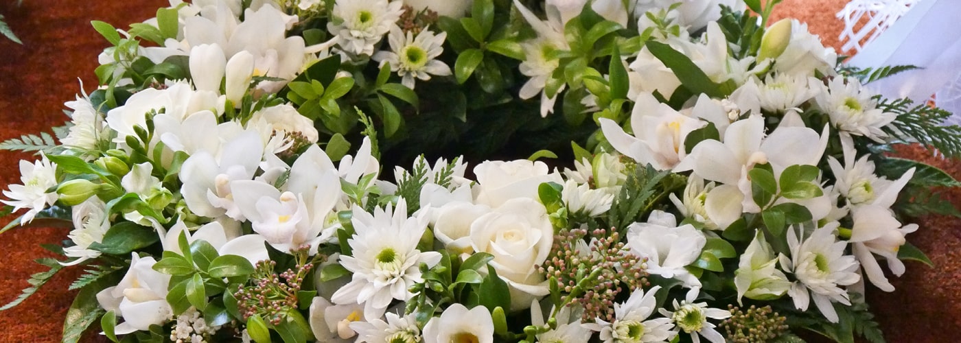 Seasonal bouquets from Snowballs Flower Gallery in Rosebud offering same-day delivery